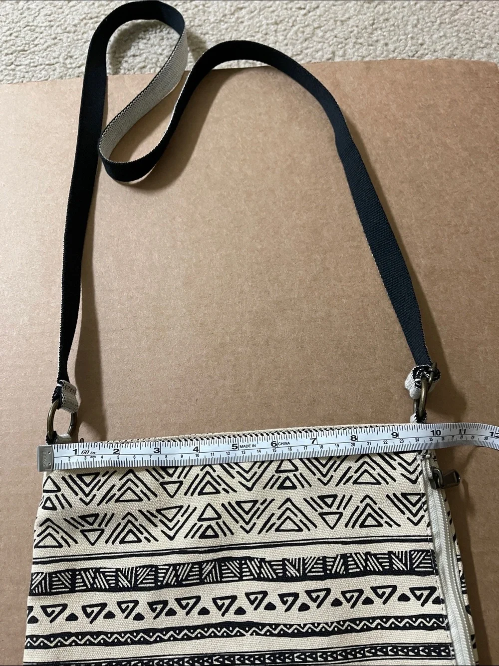 Dakine Black and Cream Patterned Crossbody Bag